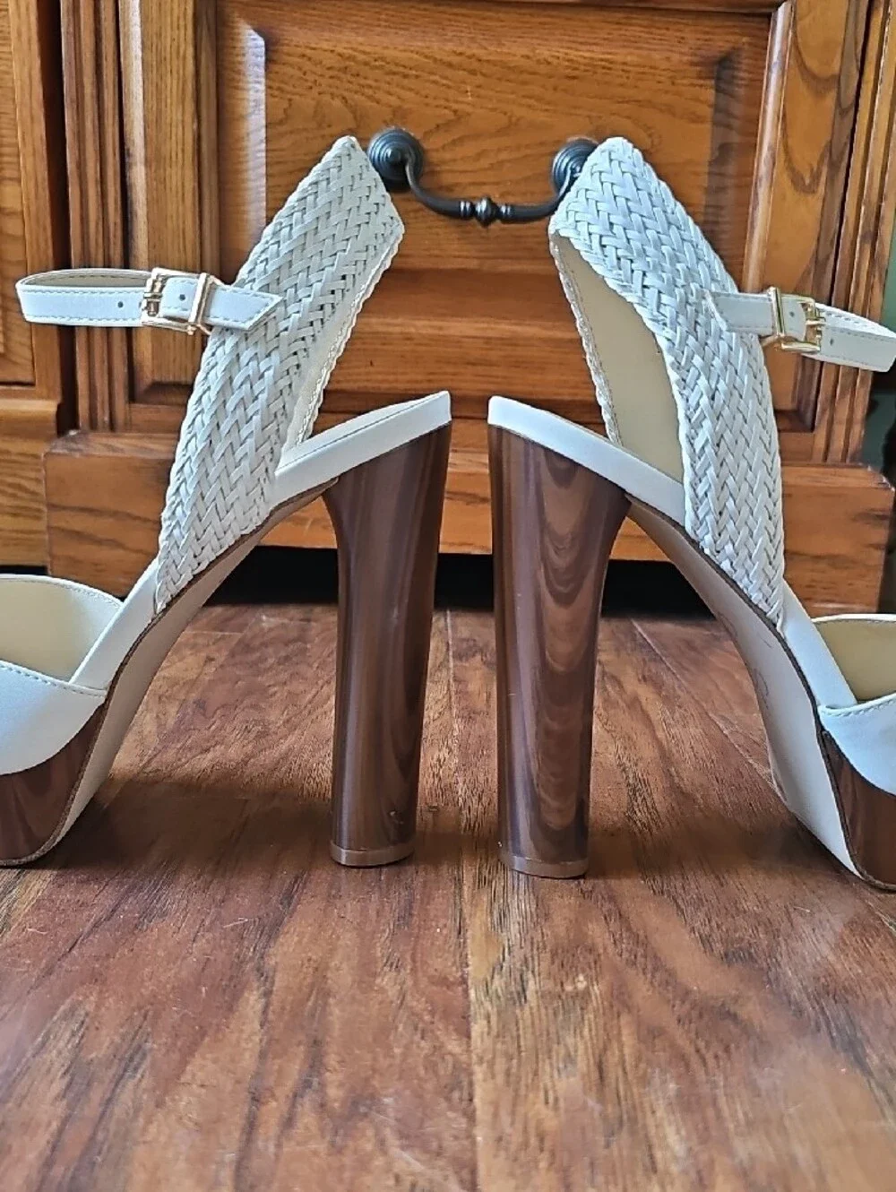 Jessica Simpson chic white